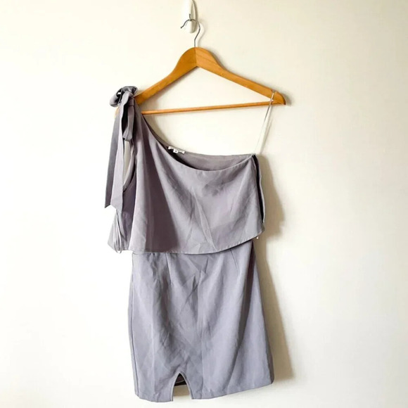 Superdown Jenna One Shoulder Mini Dress NWT Light Grey/Blue Size Medium - Picture 4 of 9